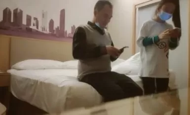 问柳探花深夜马尾辫外围小少妇，翘起屁股舔屌深喉，上位骑乘主动套弄