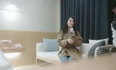 战神小利高品质探花风衣气质外围美女，服务的好再给你小费
