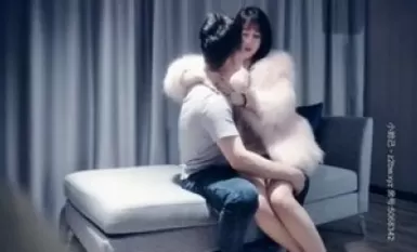 丰满的美腿少妇，被小哥操得张大了嘴巴 哇哇惨叫，看那表情 肯定很爽