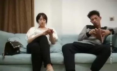 Anh chàng chi 2.100 nhân dân tệ trên mạng để hẹn hò với một cô gái xinh đẹp, có khí chất hấp dẫn. Cô ấy rất nhạy cảm và chỉ chạm vào cô ấy vài lần là ướt.