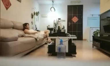 Dao Bu Kuang khám phá cô gái mũm mĩm với da thịt mũm mĩm và tiếp tục với bức ảnh thứ hai, chụp từ góc nhìn siêu cận cảnh