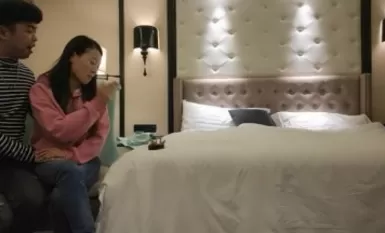 加钱哥加钱哥深夜操美少妇，扒掉衣服揉捏大奶子，口交舔弄扶着屁股后入