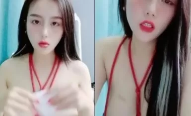 Mỹ nhân nội địa khoe gương mặt xuyên suốt buổi phát sóng trực tiếp với dáng người chuẩn không thể bị kỹ năng trói buộc