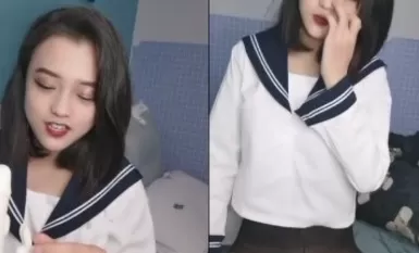 18 순수하고 달콤한 로리 소녀, 에로틱 한 학생 짧은 치마, 부드러운 보지를 보여주기 위해 구멍을 뚫고, 작은 남자 친구가 구강 성교를 빨고있는 작은 남자 친구