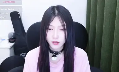 스트립챗 신인 여신 레이니베이비, 누드 자위쇼 데뷔 (24)