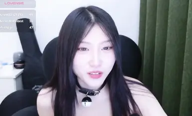스트립챗 신인 여신 레이니베이비, 누드 자위쇼 데뷔 (24)