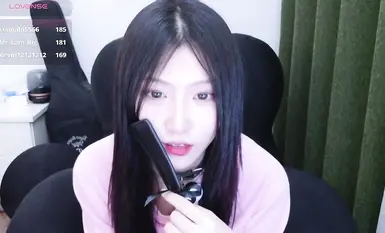 Stripchat 新女神降临Rainybaby首次门票大秀全裸自慰绝美(26)