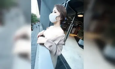 9頭身のセクシー女王「幸運痴女妻メデューサ」新ファイルクラブが、バスルームで2人の独身男性をランダムに捕まえ、前後からセックスして腫れたオマンコを犯し、口に射精する（2）