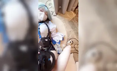 [Ecstasy kawalan COS] Pengumpul Coser yang cantik Kebajikan Ji Paoliang menguasai "Maniacccccc" "Genshin" Eula Lawrence, berbaring di atas meja dan dimasukkan untuk menjerit