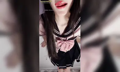 饼干姐姐【JK甜饼】 草莓味的饼饼向你发出了爱爱邀请✉️ 如果阴雨绵绵，我做你的晴天