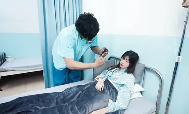 渡边传媒之恶德看护千金小姐住院遭无耻男看护色情按摩高潮插入在医生看不到的地方强上直至沉迷于快感之中