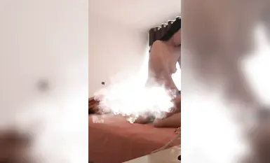老板娘拉拢客户亲自上阵
