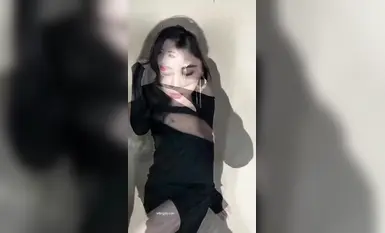 極品少婦公關模特，被甲方爸爸聚餐後潛規則3P爆插，顏射胸射，穴內嫩肉掰開特寫