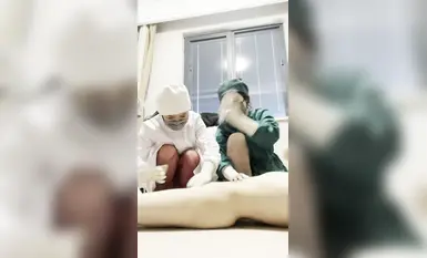 Propesyonal na kinukuha ng mga doktor at nars ang sperm, footjob, pagsuso ng titi, propesyonal na uniporme, iba't ibang contrasting stockings, silk feet, sperm extraction (1)