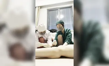 Propesyonal na kinukuha ng mga doktor at nars ang sperm, footjob, pagsuso ng titi, propesyonal na uniporme, iba't ibang contrasting stockings, silk feet, sperm extraction (1)