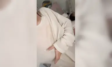 แม่มดสาวที่เป็นแม่ในชั้นปีสุดท้ายของมหาวิทยาลัย เธอทนความเหงาไม่ได้เลยเมื่อยังเด็ก เธอจึงเต้นรำเปลือยกายในที่ส่วนตัว ซึ่งสามารถบรรเทาความต้องการที่จะถูกจับตามองและตอบสนองความต้องการของพี่ชายในรายชื่อ (4)