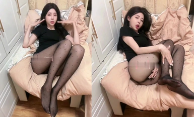 Ang lokal na tyrant ay gumastos ng maraming pera upang i-customize ang pinakamahusay na maliit na bitch face hole sa parehong frame na malakihang selfie (1)