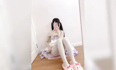 雙馬尾白嫩大一小母狗，洛麗塔白絲美腿，大尺度自插粉穴超誘惑 (1)