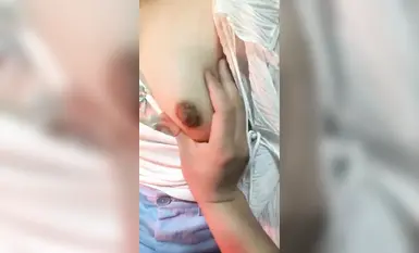 高颜值非常骚的女大学生，私下里自拍给男友看求着男友操，穿各种制服黑丝诱惑男友，妥妥的母狗