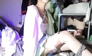 高颜值非常骚的女大学生，私下里自拍给男友看求着男友操，穿各种制服黑丝诱惑男友，妥妥的母狗