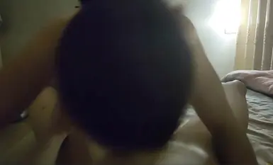 Isang kabataang babae malapit sa Jinjiang Wanda, lihim na kumukuha ng mga customer upang kumita ng pera sa likod ng kanyang asawa, at gustong i-record ang mga video ng mga customer na nanliligaw sa kanya, at hindi siya natatakot na makita ito ng kanyang a