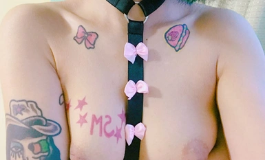 A very good spirited girl, with nipples wearing nipples and labia nailed with clitoral rings, fingering her pussy and masturbating to urinate (3)