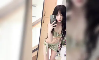 清纯粉嫩的女大学生，自拍给金主的定制福利，这粉嫩玉足简直就是极品(3)