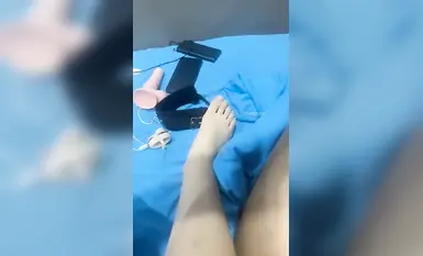 19歲極品小母狗，身材超棒，被猥瑣男調教蹂躪，各種道具齊上陣，高潮嬌喘不斷 (12)