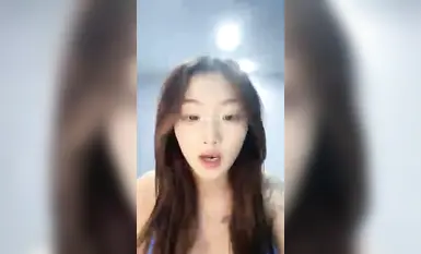 19살 암캐가 몸매가 엄청 좋은데 온갖 소품을 동원해 더러운 남자에게 강간당하고 절정에 달해 헐떡인다 (9)