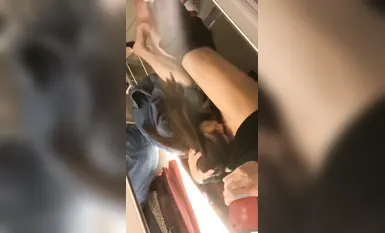黑丝玉足反差女大学生，商场试衣间立口爆足交不雅私拍(2)