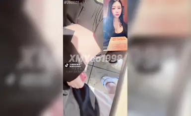 [시멍야오] 맥도날드 매장에서 바로 만들어준 "정자 버거"! 맞은편에 예쁜 여성분이 앉아 계셨는데, 계속 저희를 훔쳐보시더라고요. 가실 때 일부러 와서 저희를 훔쳐보시더니, 눈앞에서 정자 버거를 만들어 주셨어요!