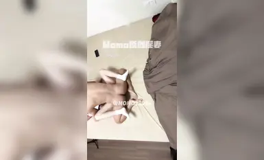 Twitterセレブの超白テンダーグリーンハット妻[momo33094]ホテルでのグループセックス、様々な体位での焦らし、中出し口内射精プレイ、片手でチンポを握り、もう片方の手で犯される、痴女（5）