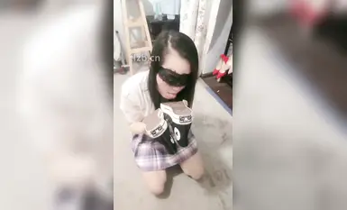 Huấn luyện đồng tính nữ, bà chủ tát mạnh, tiếng tát vang lên, nữ M quỳ xuống cầu xin tha thứ. Liếm đế giày, liếm chân nữ nô lệ khiêm nhường-3
