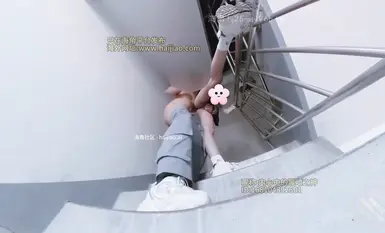 内心中的黑暗之神-520和亲妹妹在楼梯间的激情
