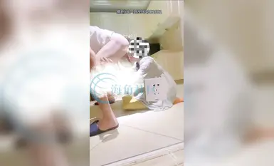 我和亲妹妹，超爽的阳台全裸后入操妹妹