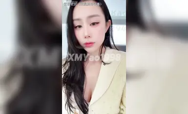 Xi Mengyao - Lộ mặt trên xe buýt, thủ dâm trên xe buýt và bắn vào đôi giày cao gót, cô gái ngửi thấy mùi và quay lại