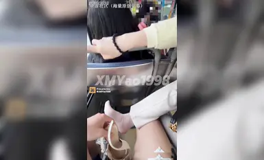Xi Mengyao - Lộ mặt trên xe buýt, thủ dâm trên xe buýt và bắn vào đôi giày cao gót, cô gái ngửi thấy mùi và quay lại