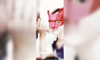 6月重磅流出，露脸才是王道，推特35万粉丝，超淫反差婊【Temuer郡主】付费门槛，穷人女神，富人母狗(3)