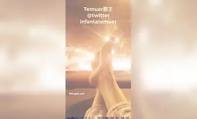 6月重磅流出，露脸才是王道，推特35万粉丝，超淫反差婊【Temuer郡主】付费门槛，穷人女神，富人母狗(3)