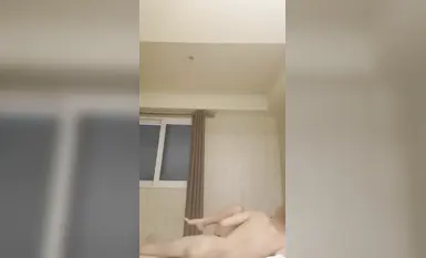 绿帽小哥和大鸡巴老铁❤️一块分享刚做完隆胸的女友一块3P