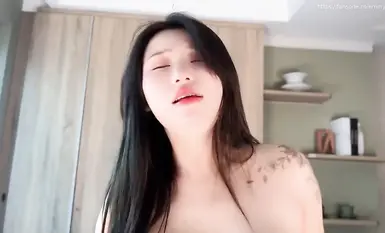 最新作品，高颜值，天然雪白巨乳，FansOne女神【艾玛Emma】付费福利，韩国露脸性爱旅游