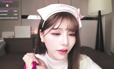 【Kiki2025】Y tá lụa trắng sử dụng nhiều đạo cụ khác nhau để chơi đùa với biểu cảm của Ahegao (2)