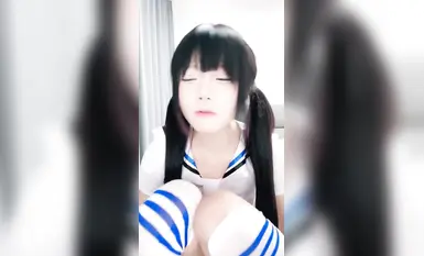05年可爱小萝莉玉米mm 直播大秀丝袜美腿，自慰喷水粉嫩小穴(13)