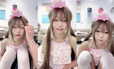 2005 loli nhỏ dễ thương ngô mm live show vớ chân, thủ dâm xịt âm hộ màu hồng (9)