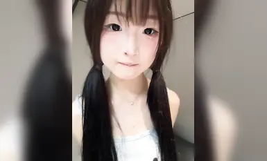고액복지녀, 백인 여린 로리 여고생이 자위하고 흥분한 모습, 최고의 대비, 흥분한 암캐가 자위하고, 가슴이 작지 않고 보기 좋다(2)