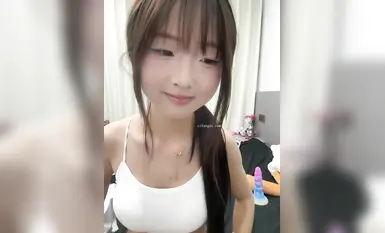 高颜值福利姬白嫩萝莉高中生自慰发骚极品反差骚母狗自拍自慰奶子不小看着还不错(4)