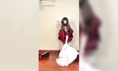 【一口白桃七】推特裸舞福利姬，肛塞肉絲紅底高跟自慰 (2)