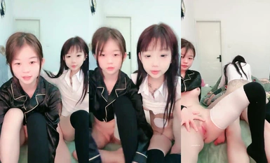 兩個精神小妹一起直播 男主躺床上讓干 (2)