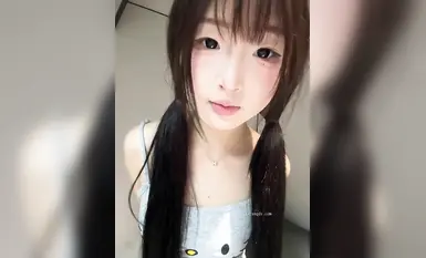 精神小妹開直播自慰，身材超嫩超極品，一線天白虎 (3)