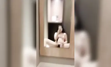 【Nicole】Masturbation and Squirting (2)